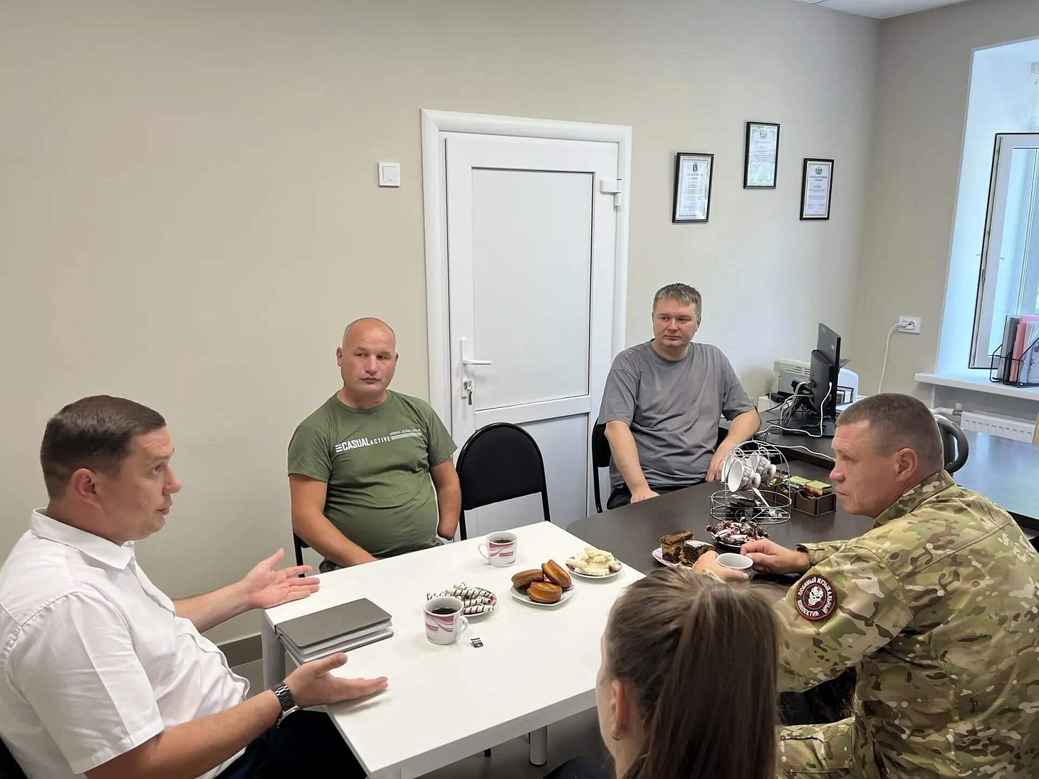 Диалог о главном: главный врач ОБ № 11 обсудил вопросы медпомощи с участниками СВО в Юргинской больнице